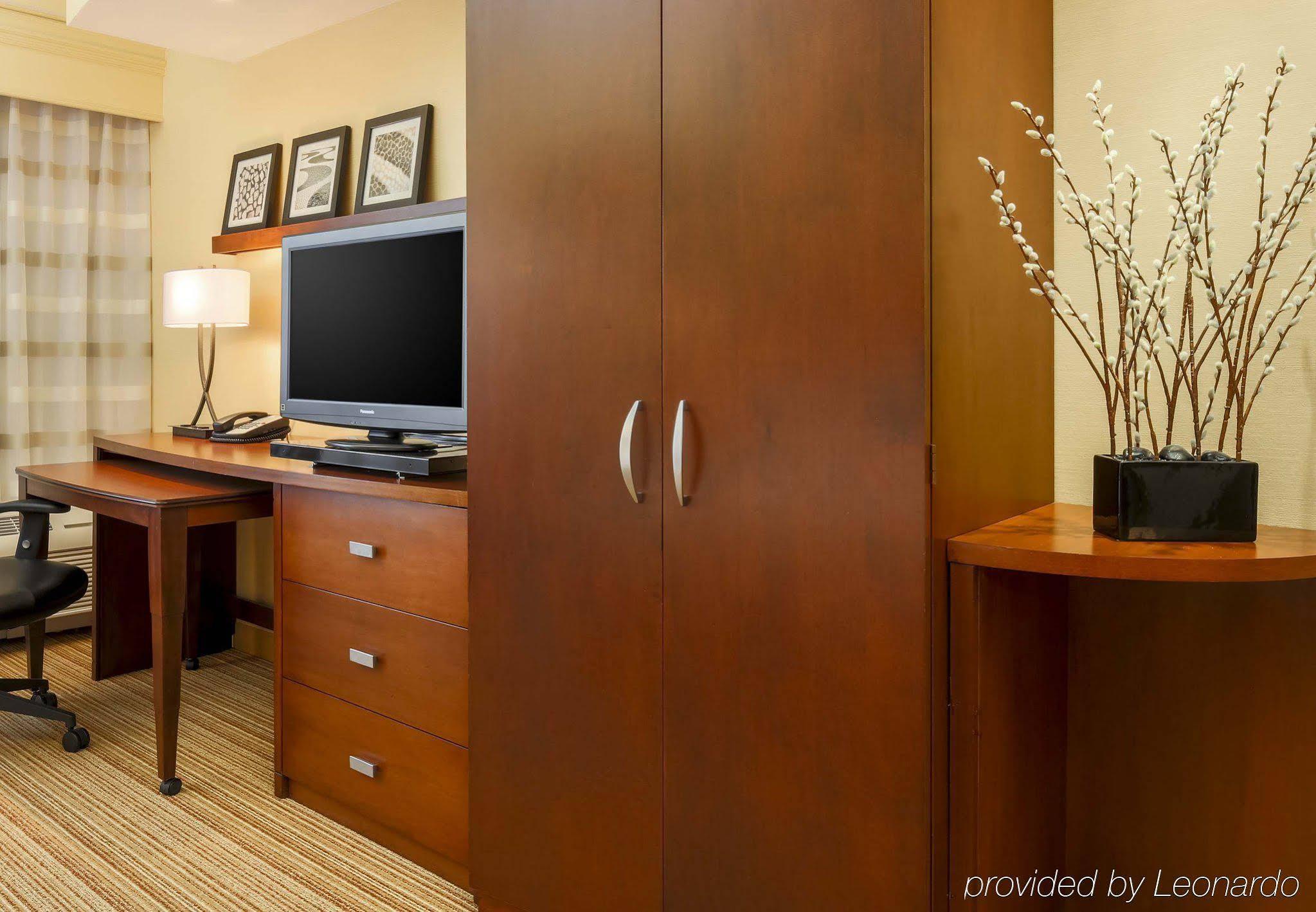 Courtyard By Marriott Potomac Mills Woodbridge Hotel Eksteriør billede