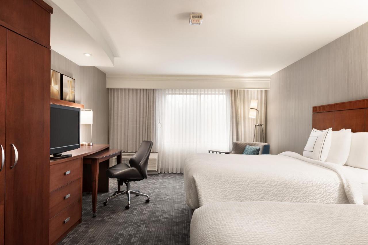 Courtyard By Marriott Potomac Mills Woodbridge Hotel Eksteriør billede
