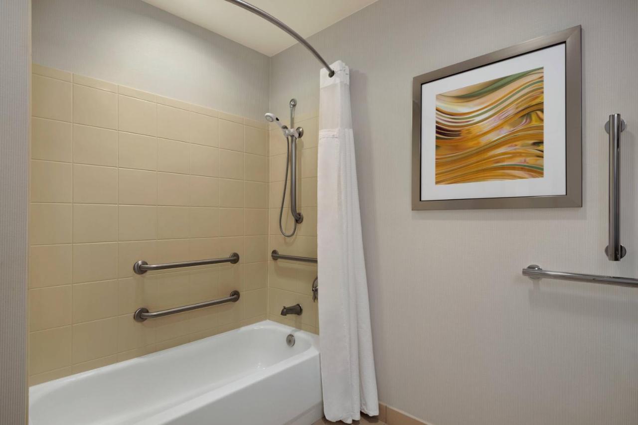 Courtyard By Marriott Potomac Mills Woodbridge Hotel Eksteriør billede