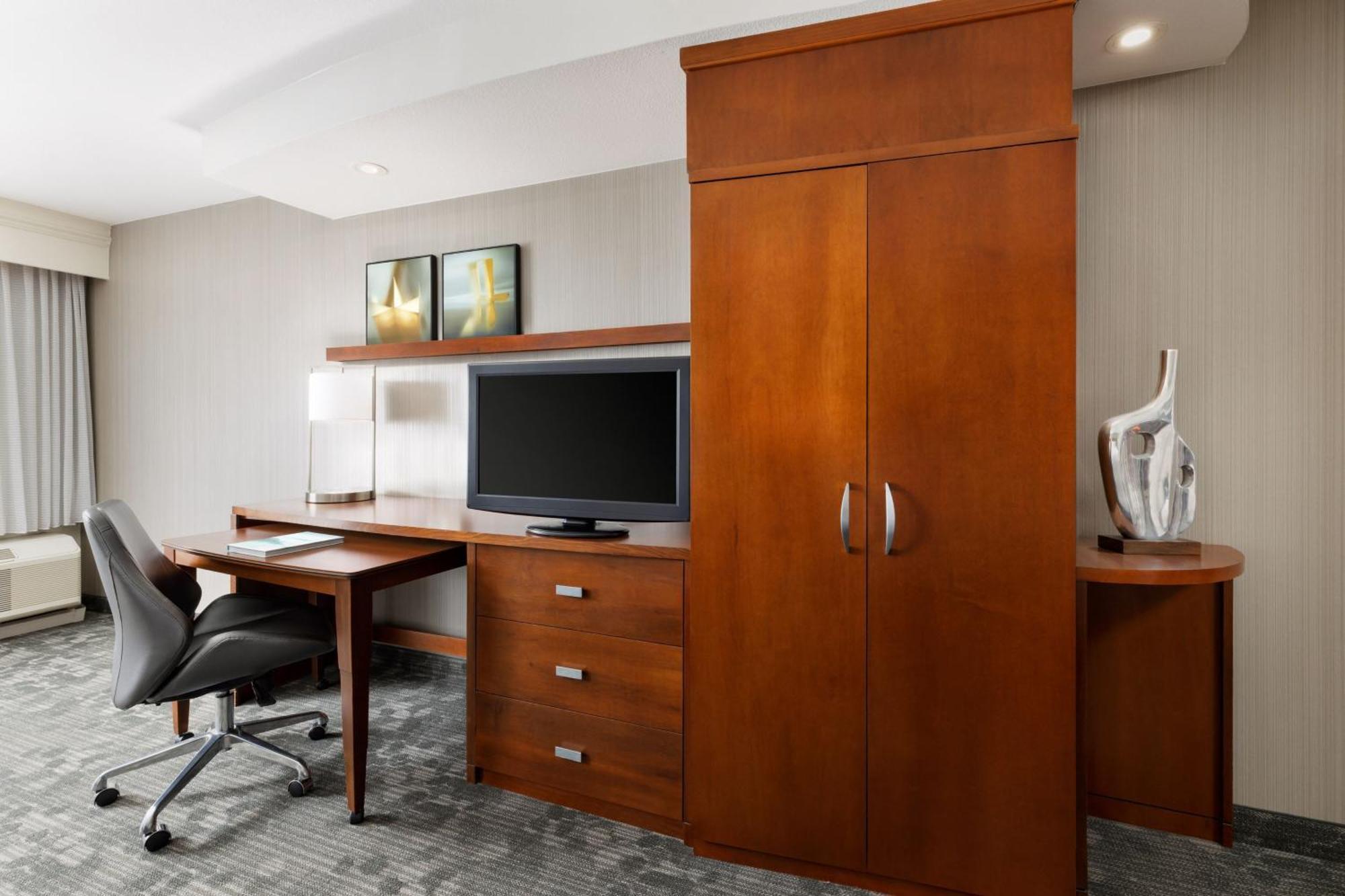 Courtyard By Marriott Potomac Mills Woodbridge Hotel Eksteriør billede