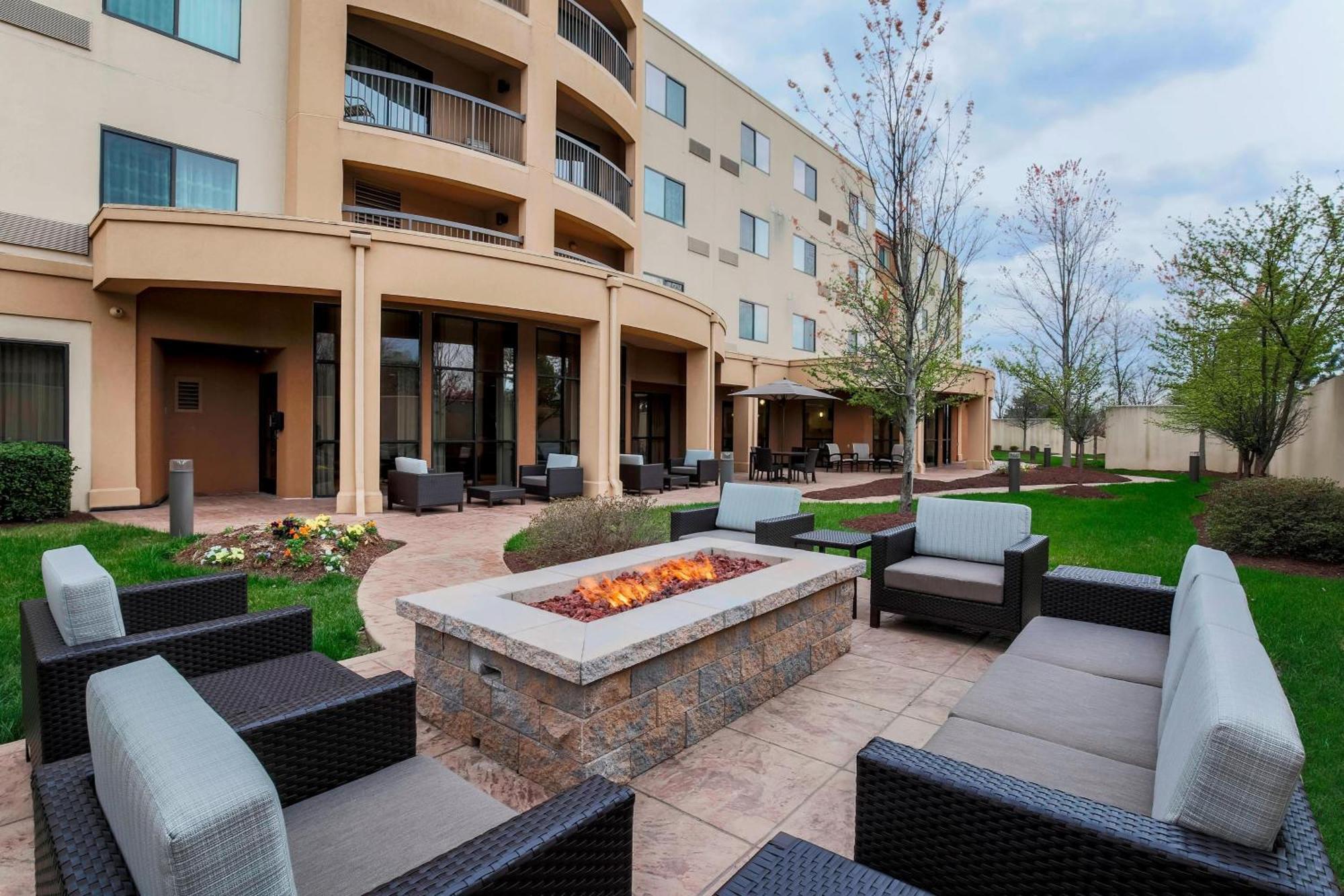 Courtyard By Marriott Potomac Mills Woodbridge Hotel Eksteriør billede