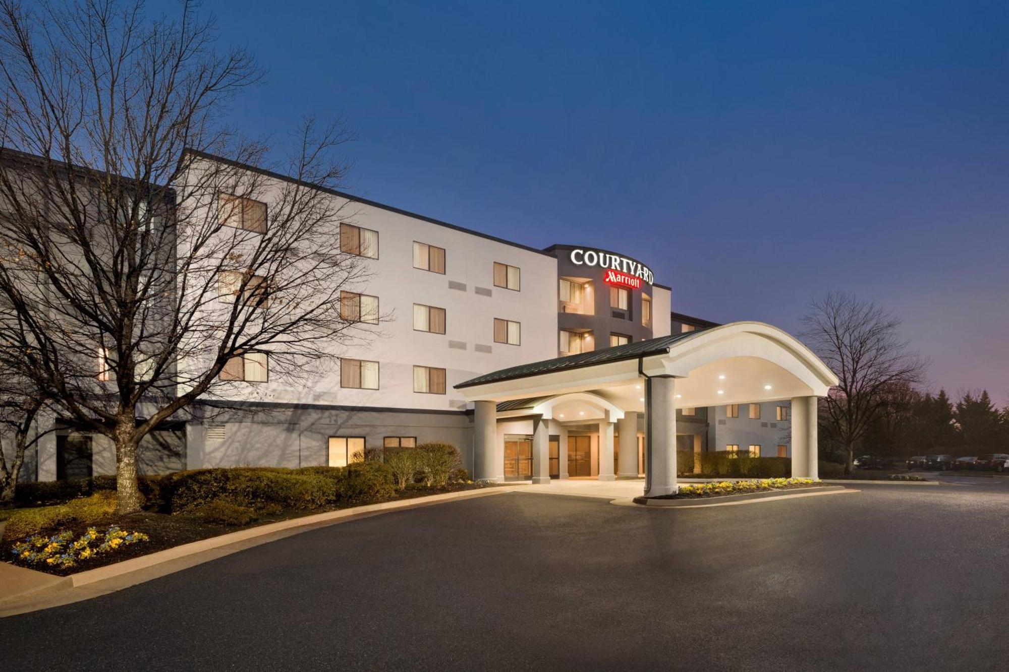 Courtyard By Marriott Potomac Mills Woodbridge Hotel Eksteriør billede