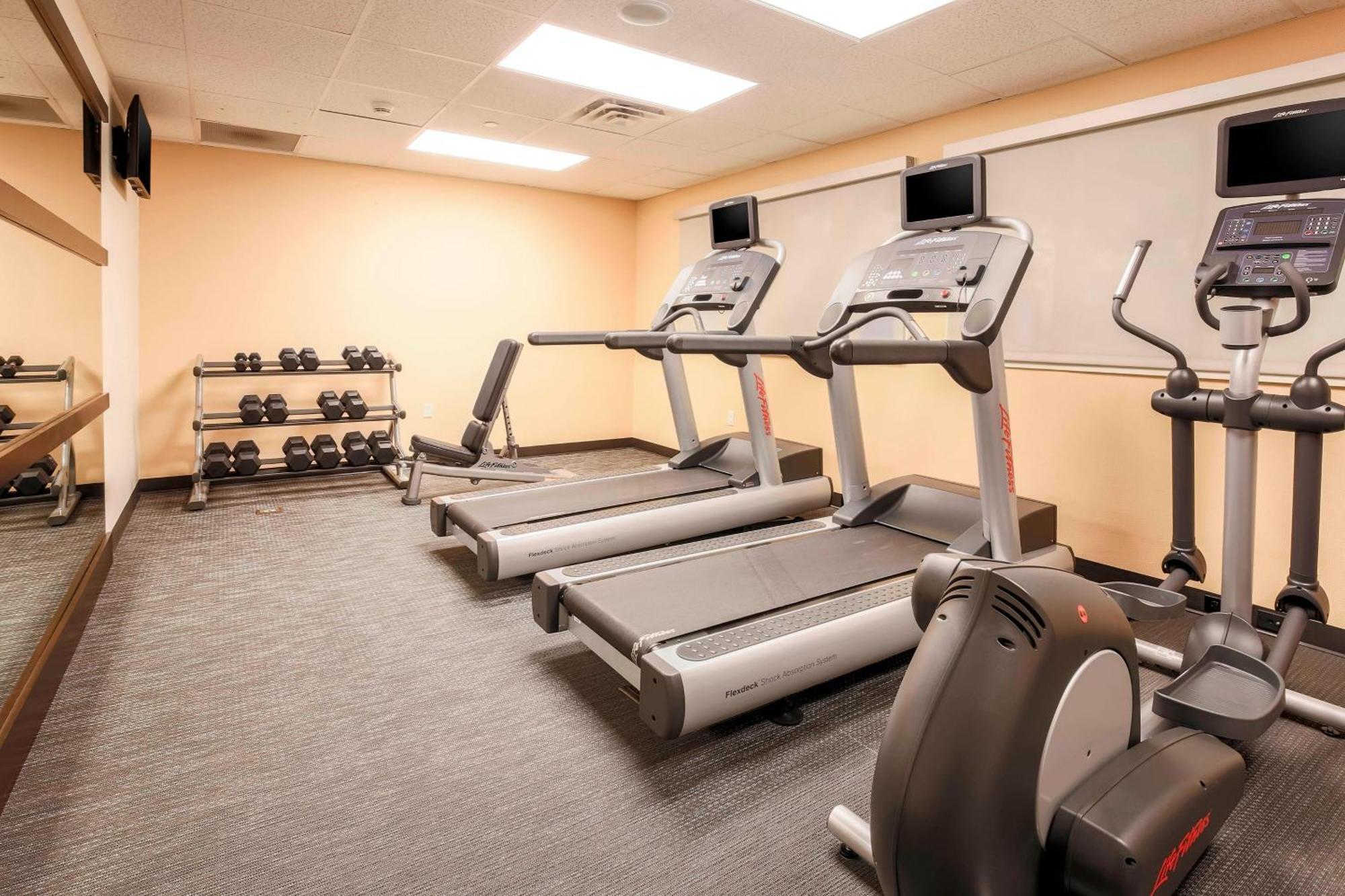 Courtyard By Marriott Potomac Mills Woodbridge Hotel Eksteriør billede