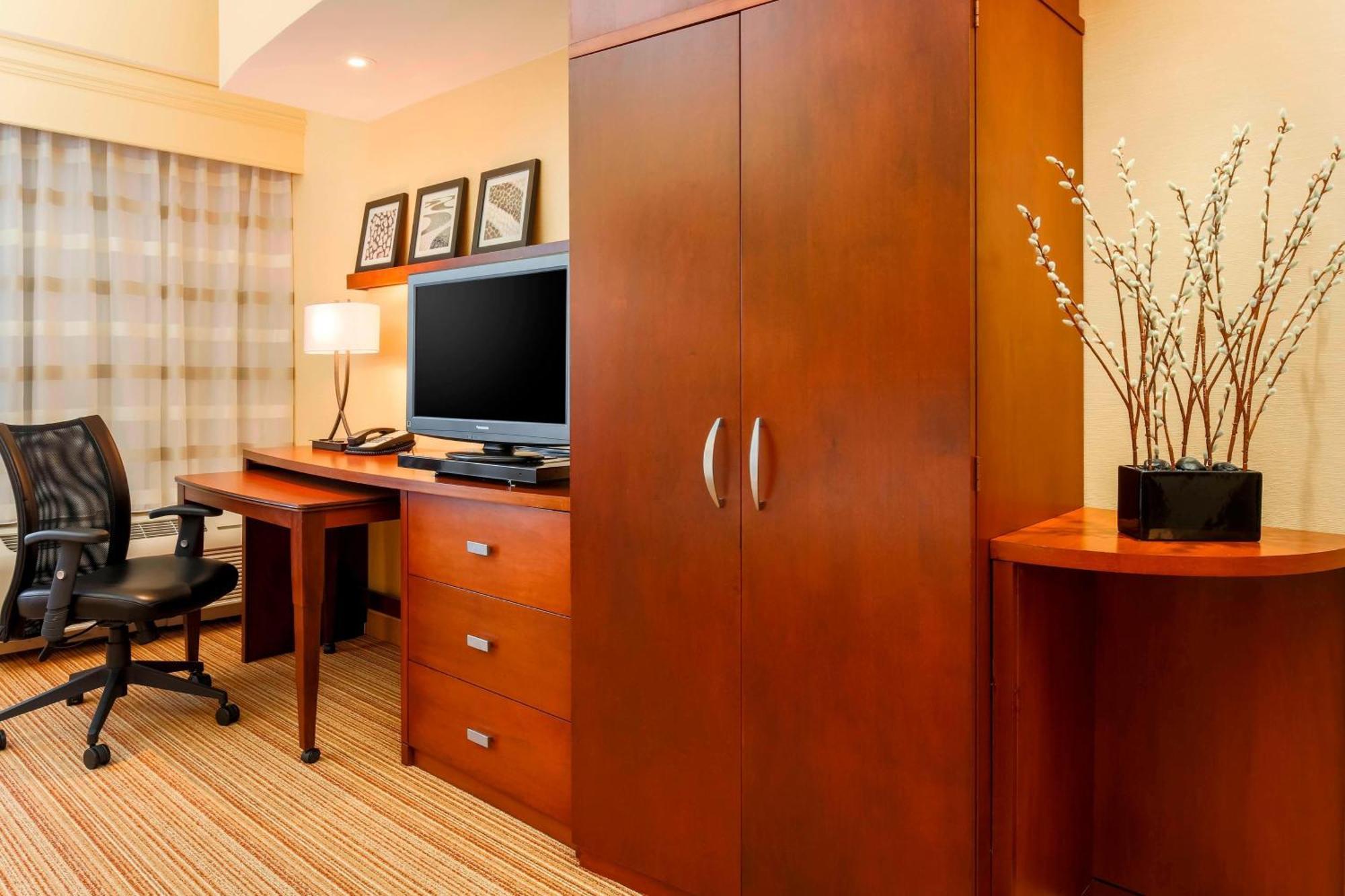 Courtyard By Marriott Potomac Mills Woodbridge Hotel Eksteriør billede