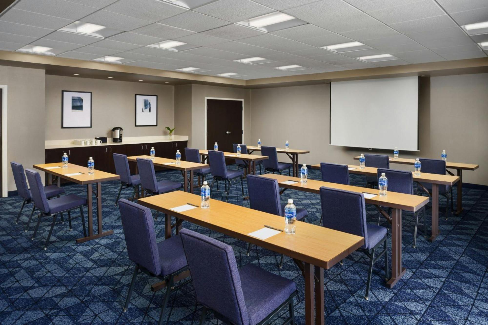 Courtyard By Marriott Potomac Mills Woodbridge Hotel Eksteriør billede