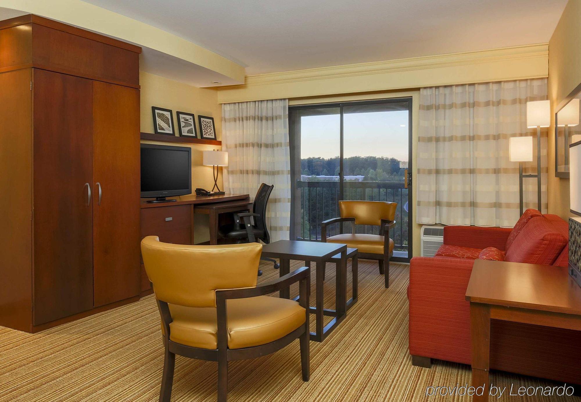 Courtyard By Marriott Potomac Mills Woodbridge Hotel Eksteriør billede