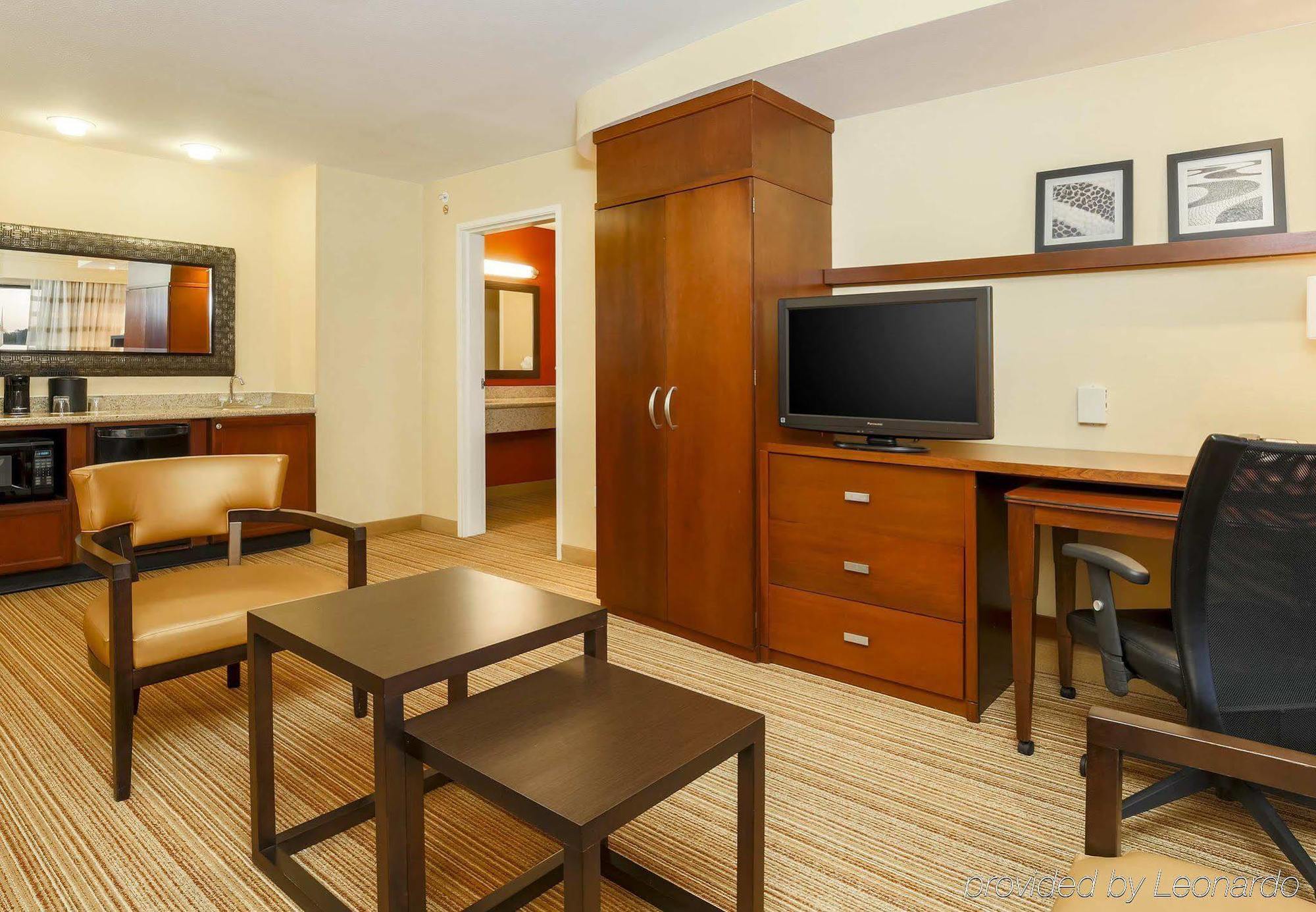 Courtyard By Marriott Potomac Mills Woodbridge Hotel Eksteriør billede