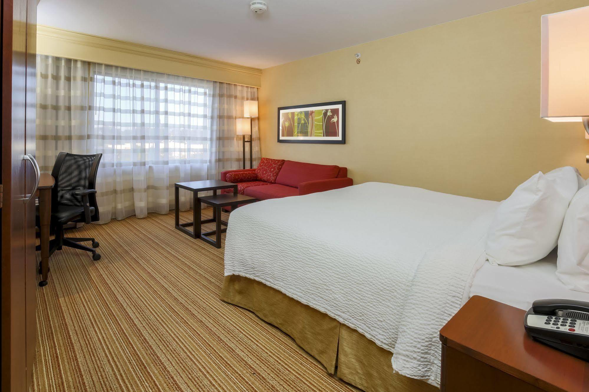 Courtyard By Marriott Potomac Mills Woodbridge Hotel Eksteriør billede